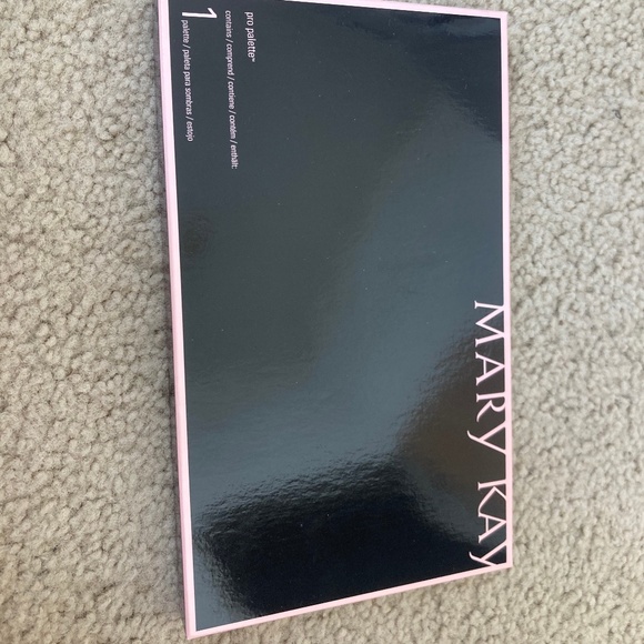 Mary Kay Pro Palette 1 unfilled compact large ( Display) magnetic - Picture 1 of 3